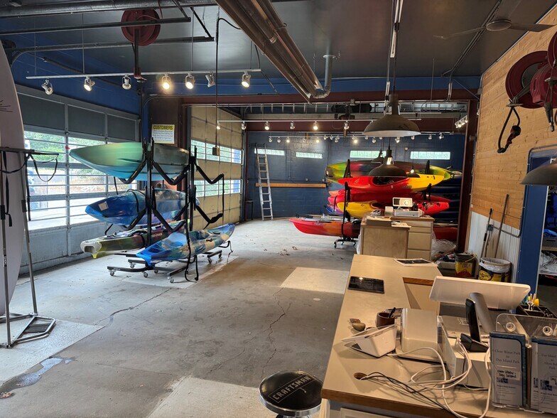 More Photos Of 112 Main St, Springfield Auto Repair For Lease