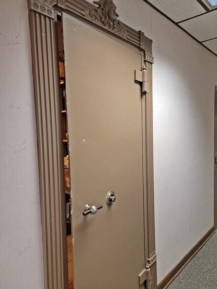 More Photos Of 214 W 2nd St, Marshfield Office For Lease