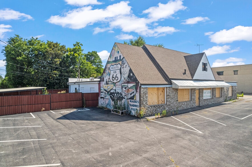 More Photos Of 4702 E 11th St, Tulsa Freestanding For Lease