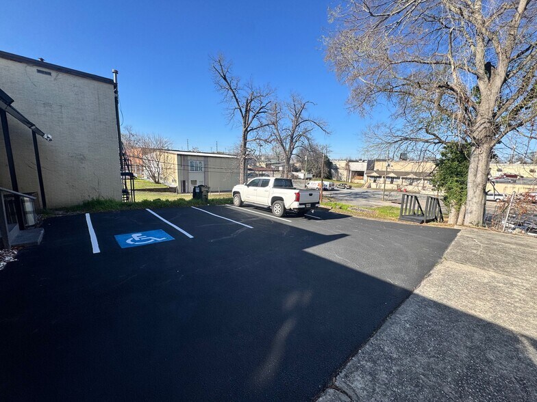 More Photos Of 737 Walnut St, Macon-Bibb Office For Lease