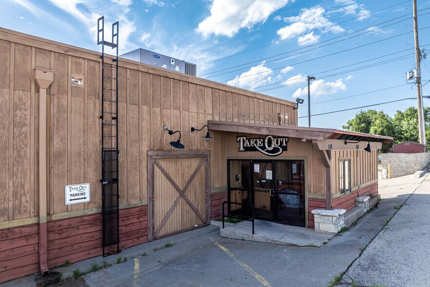 More Photos Of 3704 Faraon St, Saint Joseph Restaurant For Lease