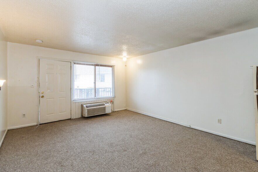 More Photos Of 320 2nd St, Coralville Office For Sale