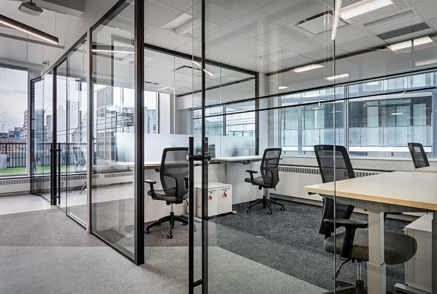 More Photos Of 111 Peter St, Toronto Office For Lease