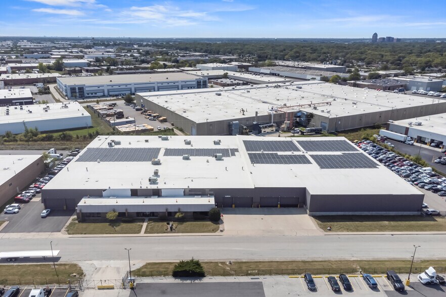 More Photos Of 951 Fargo Ave, Elk Grove Village Manufacturing For Lease