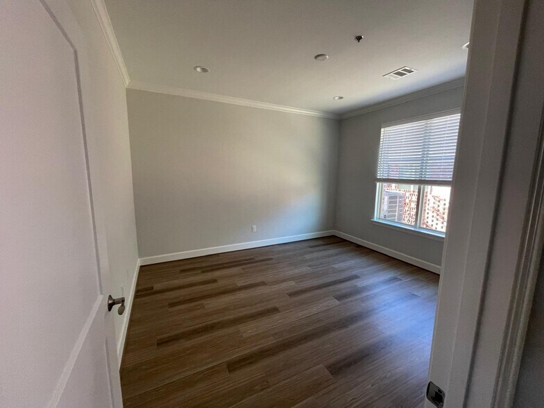 More Photos Of 400 Stonebrook Pky, Frisco Office For Sale