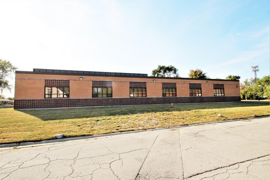 More Photos Of 14240 Dante Ave, Dolton Loft Creative Space For Lease