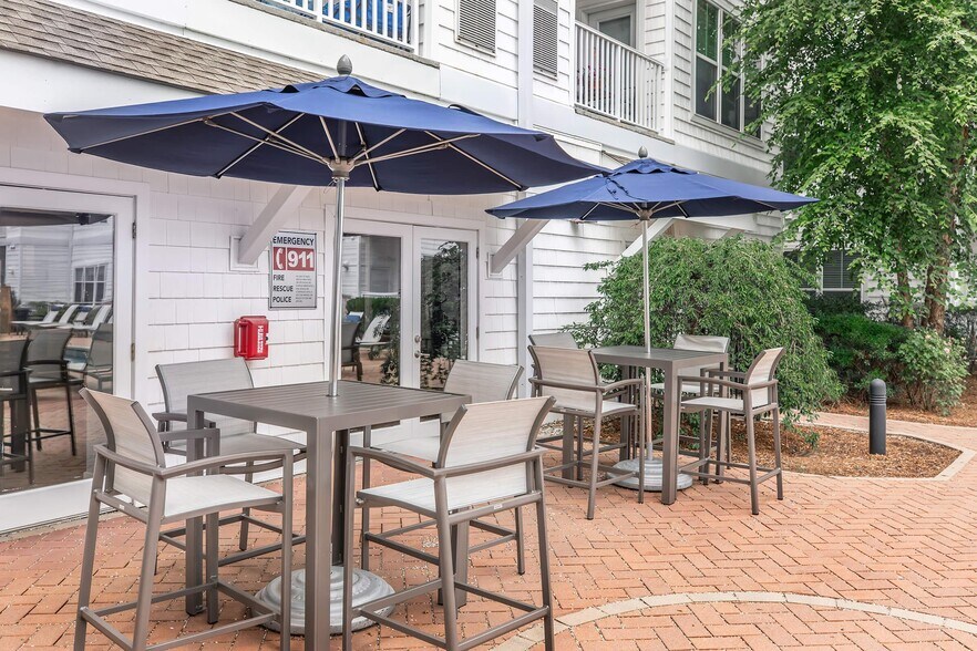 More Photos Of 515 West Ave, Norwalk Unknown For Lease