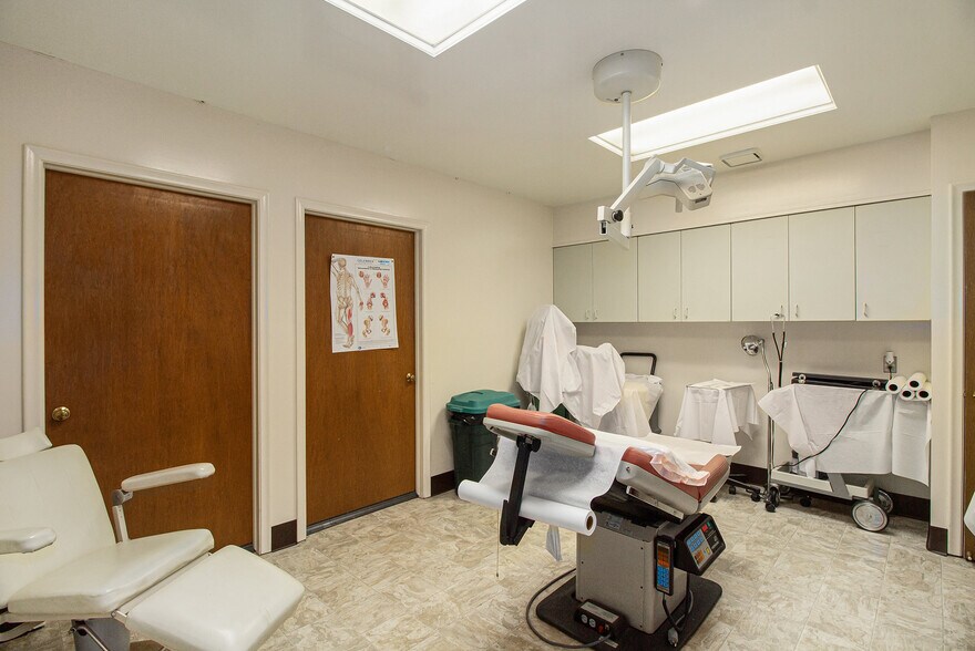 More Photos Of 1121-1127 Villa Linde Ct, Flint Medical For Sale