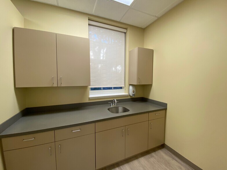 More Photos Of 11623 Philadelphia Rd, White Marsh Medical For Sale