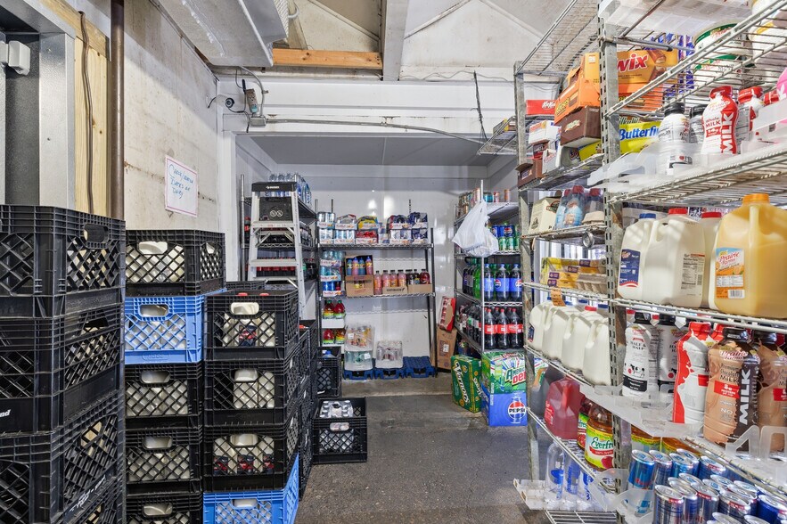 More Photos Of 14650 Champaign Rd, Allen Park General Retail For Sale