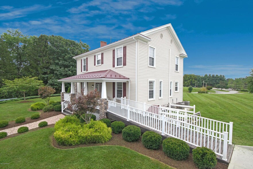 More Photos Of 6245 University Park Dr, Radford Office Residential For Sale