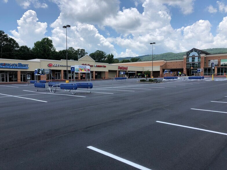 More Photos Of 1347 W Walnut Ave, Dalton Storefront For Lease
