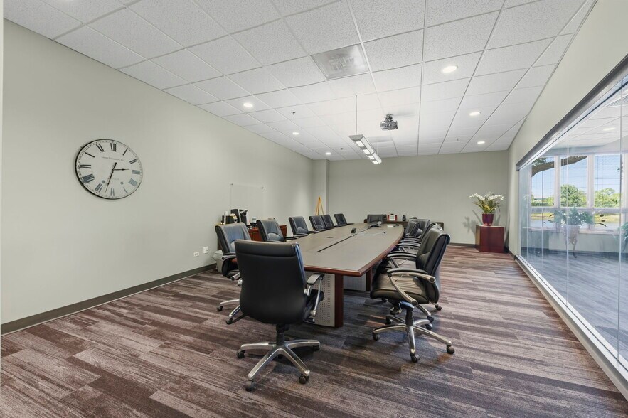 More Photos Of 1488 Bond St, Naperville Office For Sale