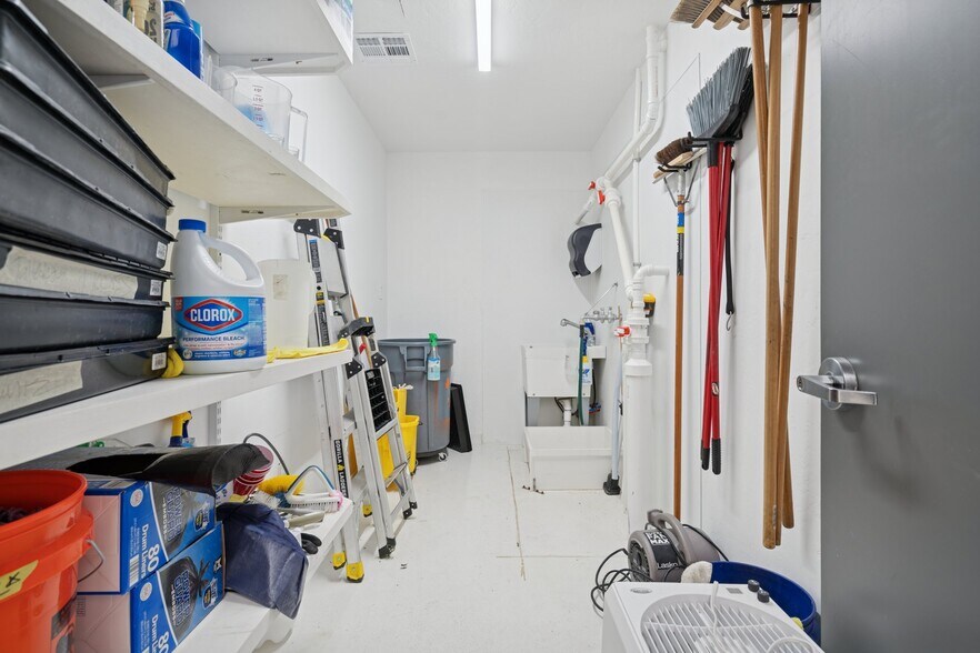 More Photos Of 12217 S Broadway, Edmond Warehouse For Sale