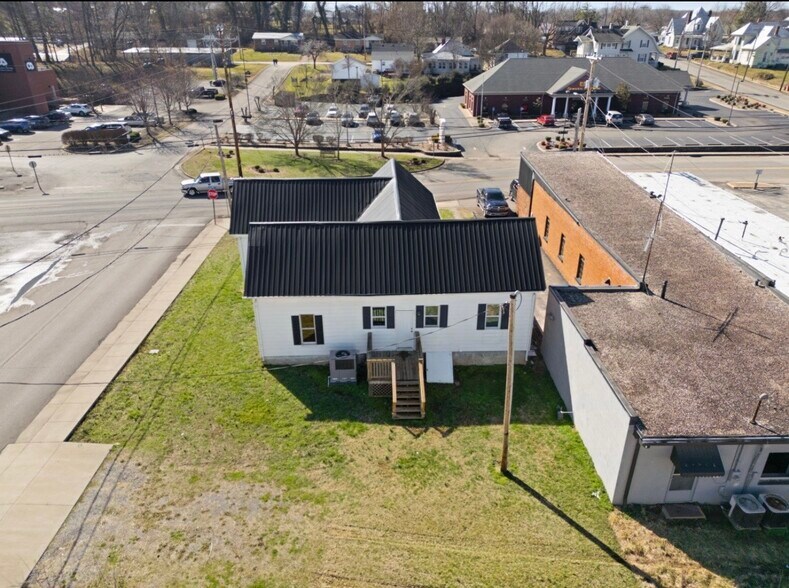 More Photos Of 615 E Main St, Scottsville Flex For Sale