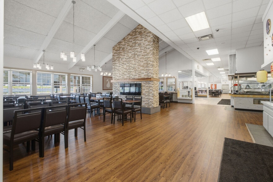 More Photos Of 8870 Kingsridge Dr, Dayton Restaurant For Sale