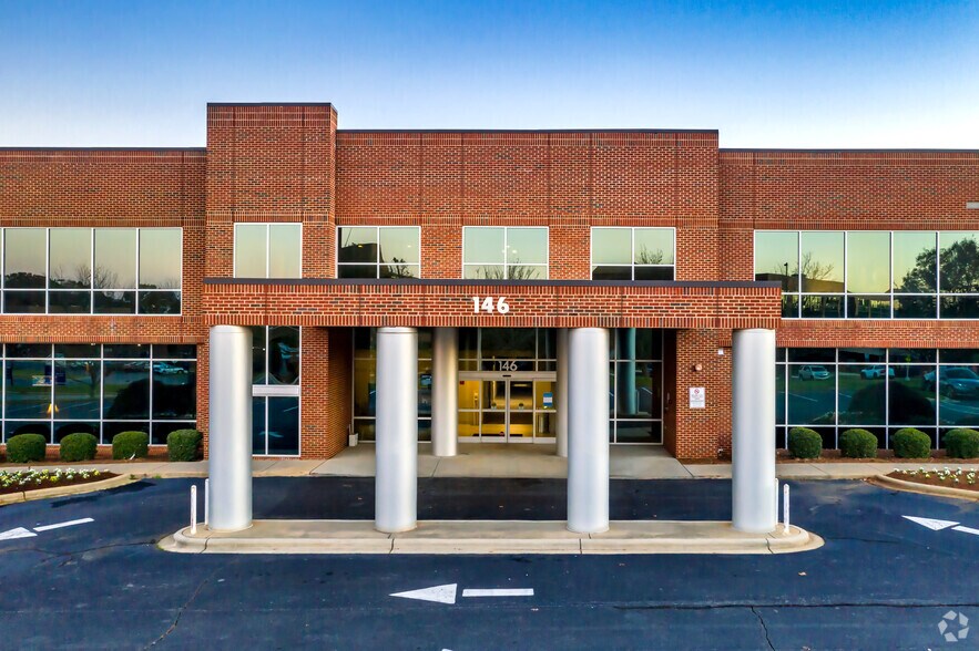 More Photos Of 146 Medical Park Rd, Mooresville Medical For Lease