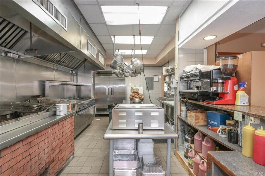 More Photos Of 954 Pembroke Rd, Bethlehem Restaurant For Sale