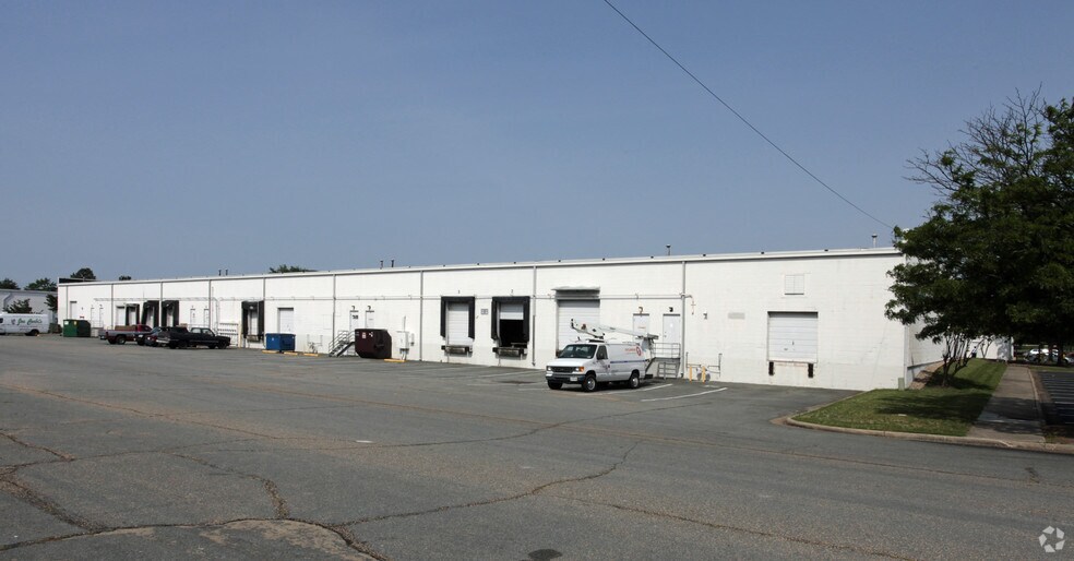More Photos Of 5625-5663 S Laburnum Ave, Richmond Unknown For Lease