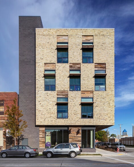 More Photos Of 130 W Bruce St, Milwaukee Office For Sale