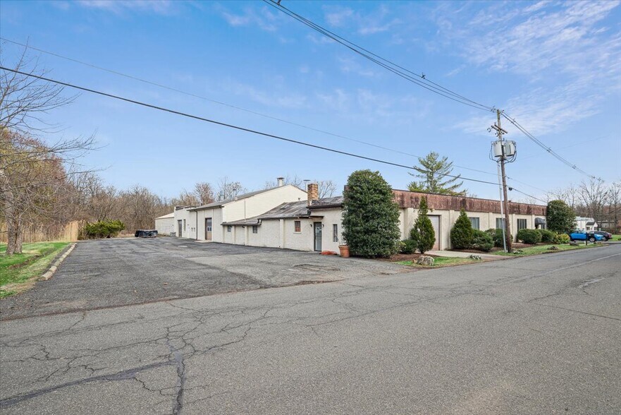 More Photos Of 337 Warren Ave, Stirling Industrial For Sale