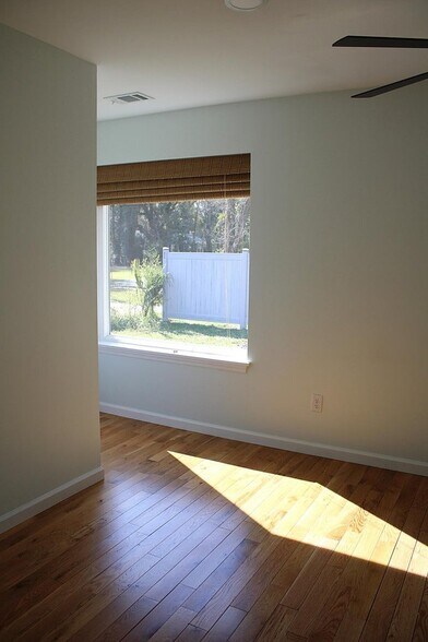 More Photos Of 306 N Live Oak Dr, Moncks Corner Flex For Sale