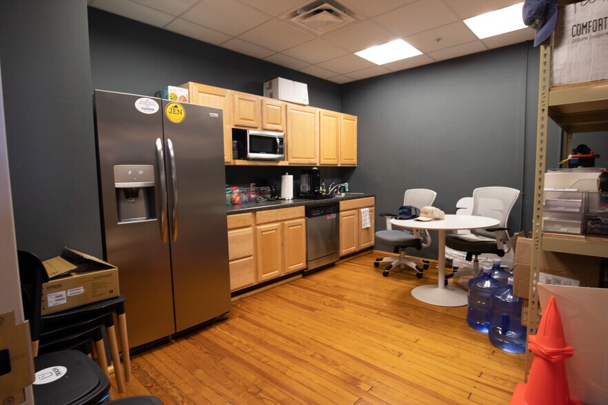 More Photos Of 23 W Broad St, Richmond Office For Sale