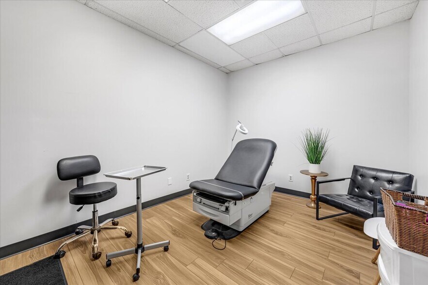 More Photos Of 421 N Broadway, Portland Medical For Sale