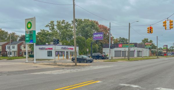 More Photos Of 15000-15040 W 7 Mile Rd, Detroit Freestanding For Lease