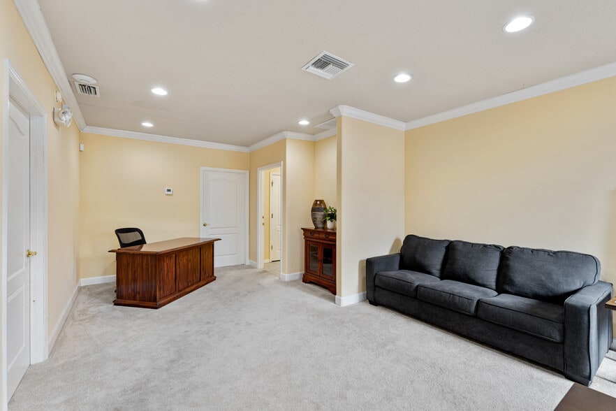 More Photos Of 18540-18544 N Dale Mabry Hwy, Lutz Office For Sale