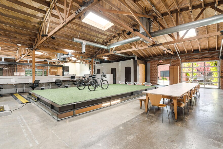 More Photos Of 2210 Broadway, Santa Monica Loft Creative Space For Lease