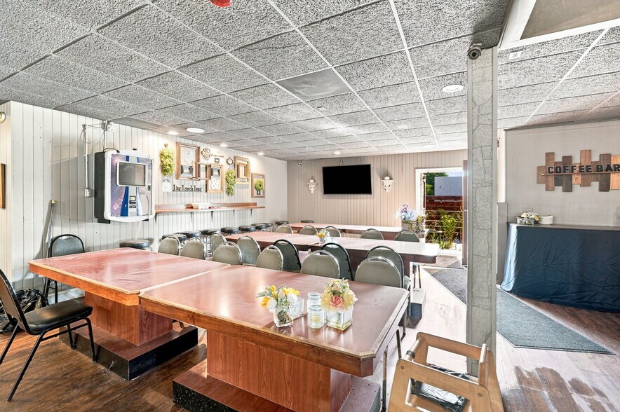 More Photos Of 1090 Rochester Rd, Troy Restaurant For Sale