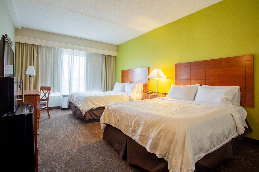More Photos Of 500 Holiday Plaza Dr, Matteson Hotel For Sale