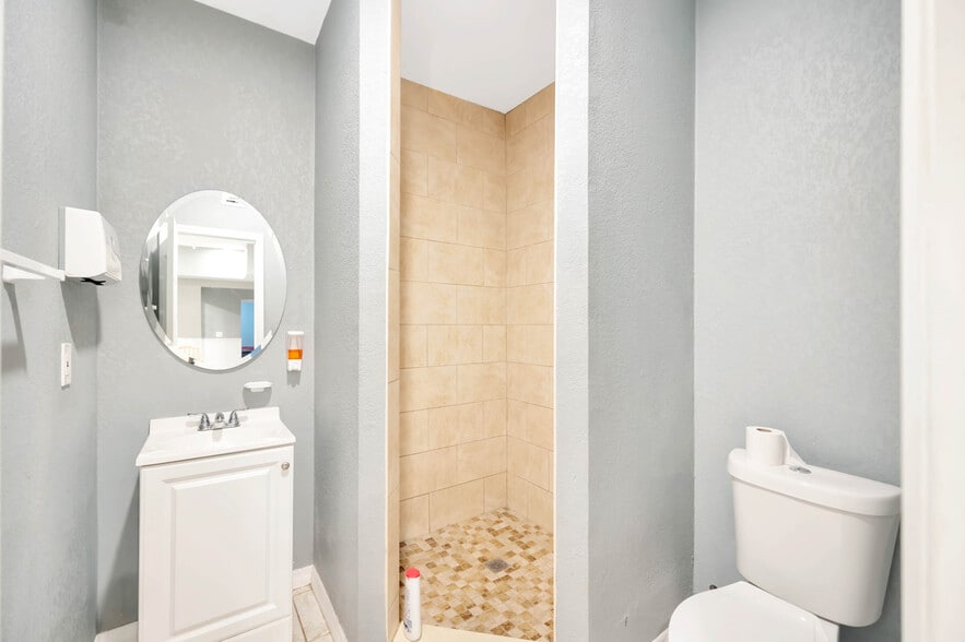 More Photos Of 1920 E Osborne Ave, Tampa Assisted Living For Sale