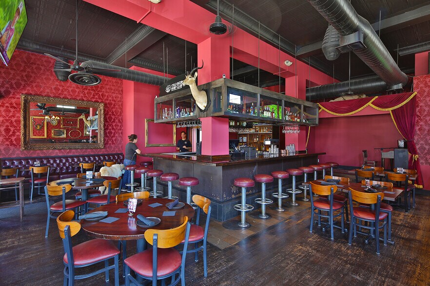 More Photos Of 412-414 Walnut Ave, Huntington Beach Storefront For Sale