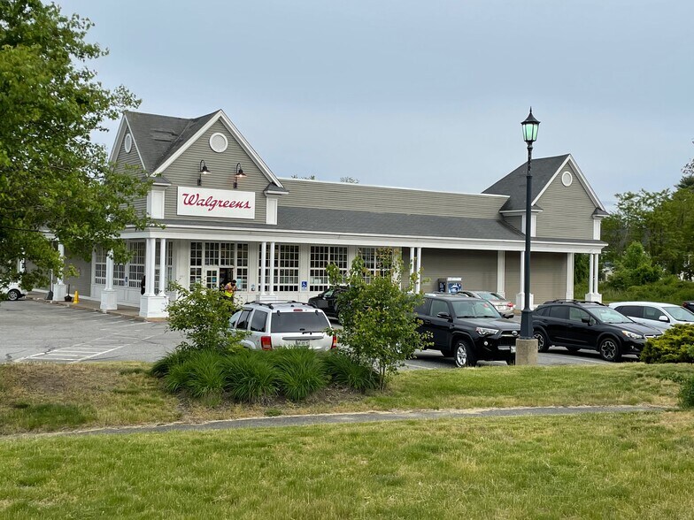 Primary Photo Of 461 Main St, Saco Drugstore For Lease