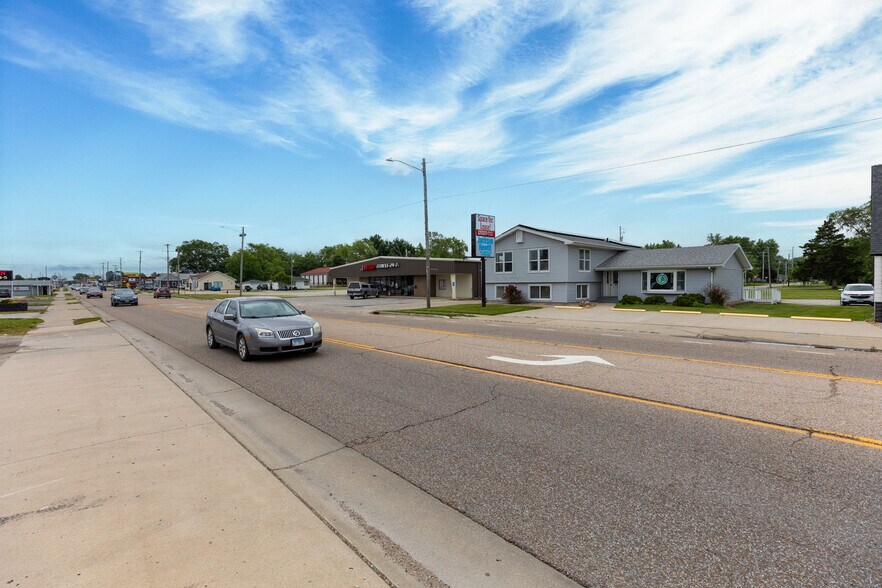 More Photos Of 904 W Union Ave, Litchfield Office For Sale