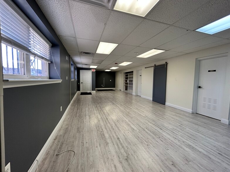 More Photos Of 1101 Ivy Hill Rd, Philadelphia Light Distribution For Lease