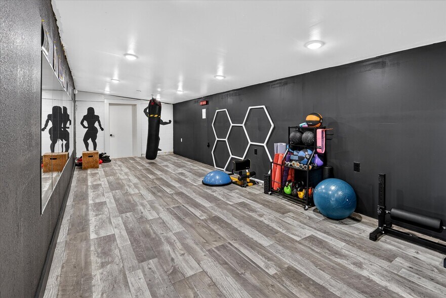 More Photos Of 102 Ausable State Rd, Bay City Freestanding For Sale