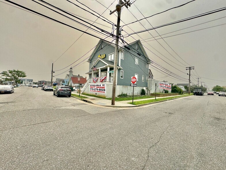 More Photos Of 19 Suffolk St, Freeport Office For Sale