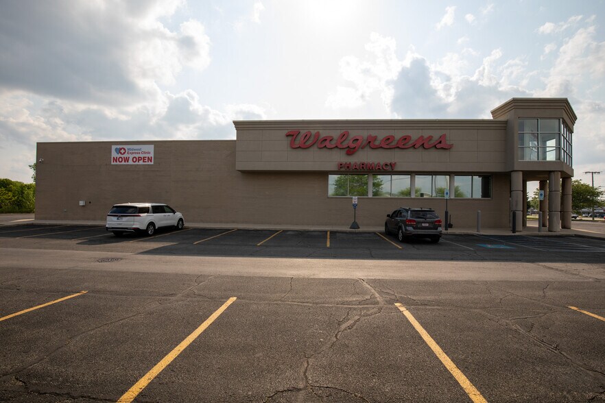 More Photos Of 5995 Us-6, Portage Drugstore For Lease