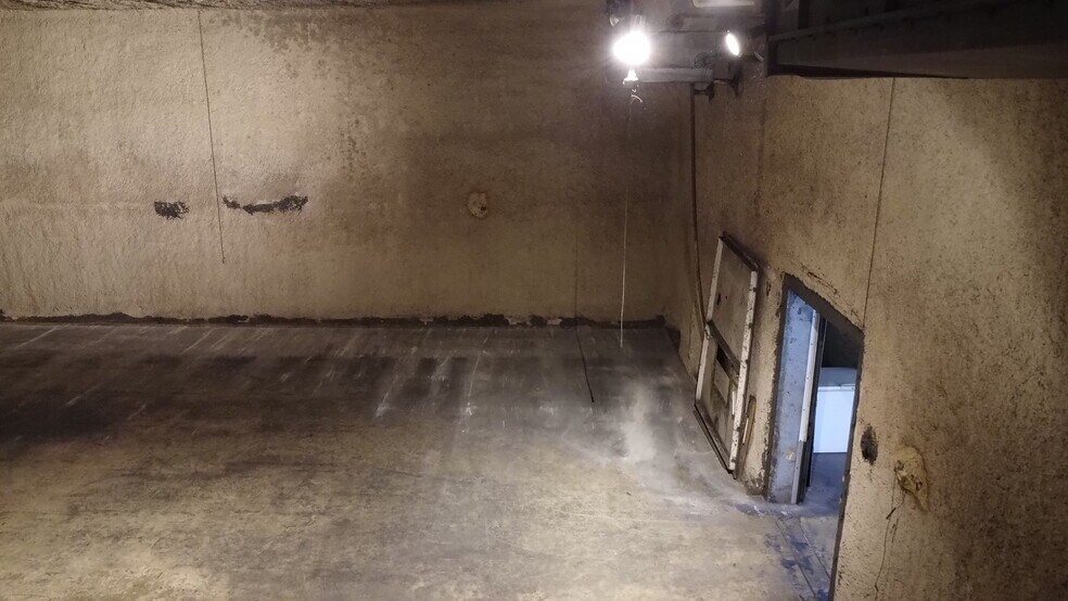 More Photos Of 36 Hull Ave, Clintondale Industrial For Sale