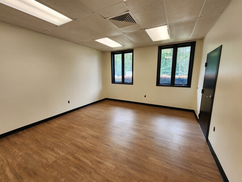 More Photos Of 2 Fisher Rd, Greenville Schools For Lease