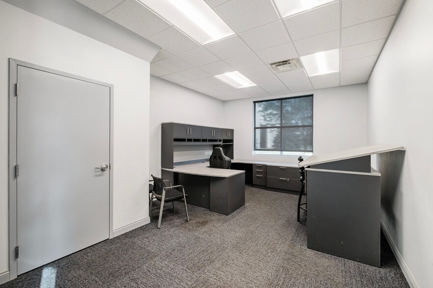 More Photos Of 4072 Flint Asphalt Dr, Burton Distribution For Sale