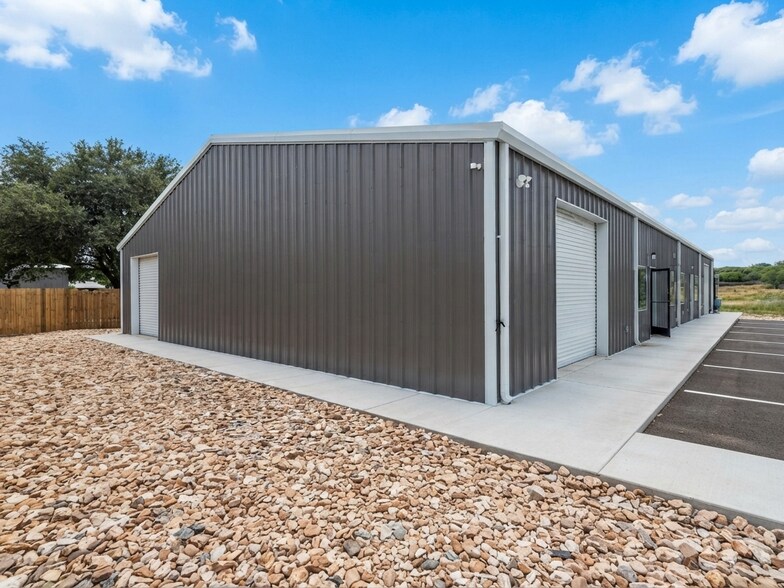 More Photos Of 2022 Pinn Rd, San Antonio Light Distribution For Sale