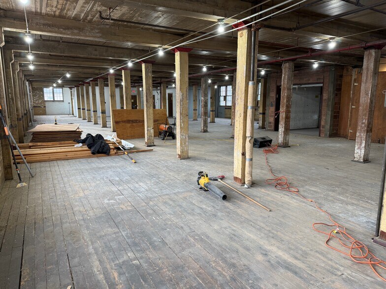 More Photos Of 30 Clark St, East Hartford Warehouse For Lease