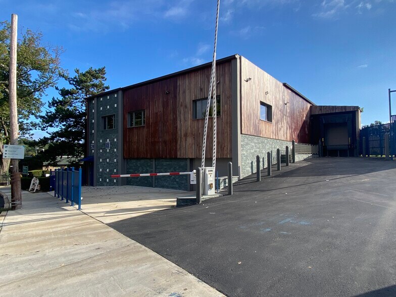 More Photos Of 28 Potter Ave, New Rochelle Light Distribution For Lease