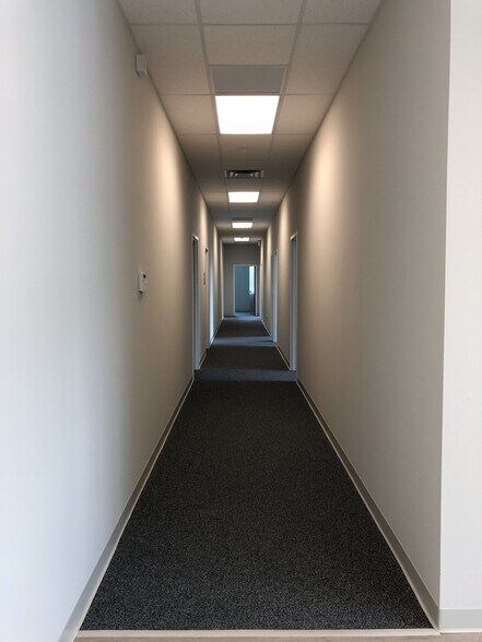 More Photos Of 3135 Lakewood Ranch Blvd, Bradenton Warehouse For Lease