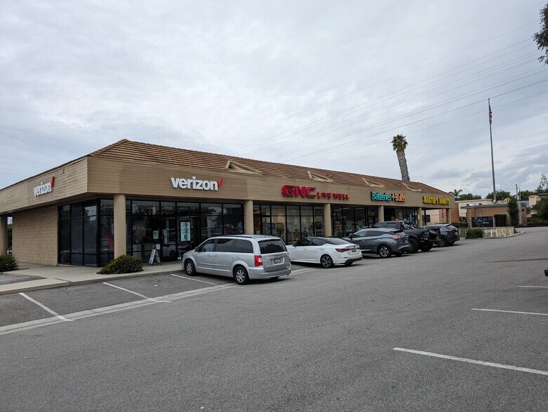 More Photos Of 1739-1783 S Victoria Ave, Ventura Unknown For Lease