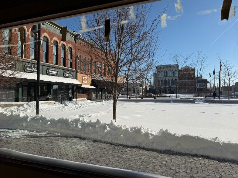 More Photos Of 23 Public Sq, Shelbyville Office For Sale